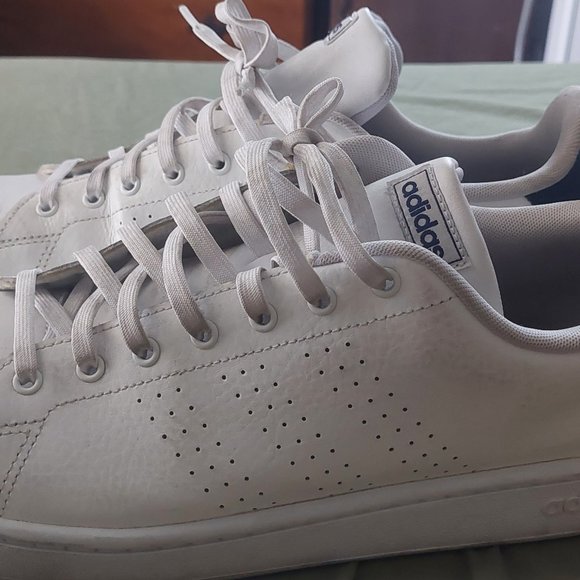 Adidas Advantage Sneakers LIKE NEW - Picture 2 of 5